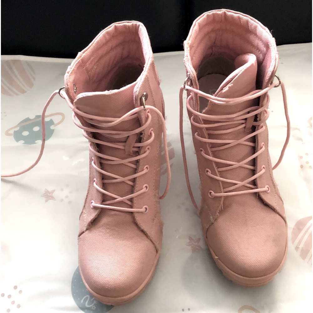 Capa de Ozono brand, Canvas booties
